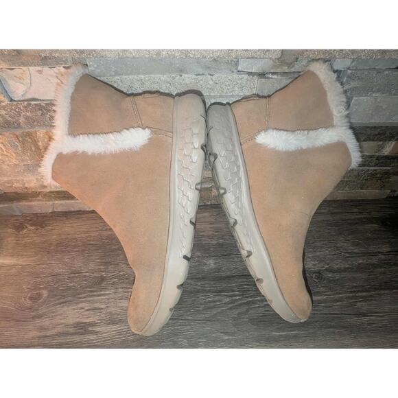 Skechers On the GO Cozies Women's 7.5 Faux Fur Winter Ankle Boots Taupe - Picture 2 of 9